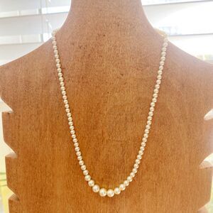 Vintage White Graded Size Pearl Bead Necklace